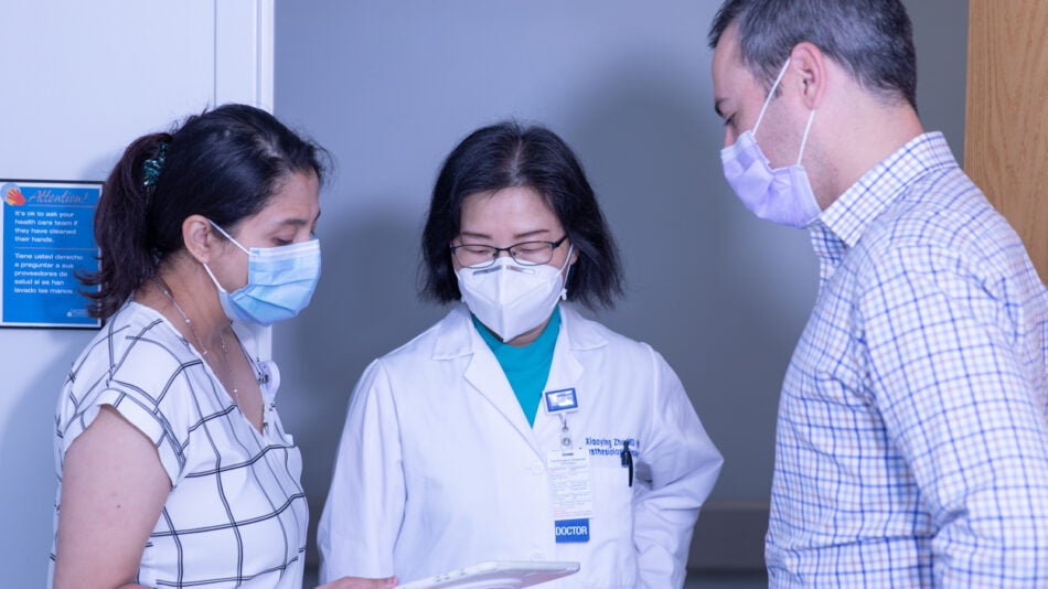 University of Virginia Drs. Yasmin Yasmin Sritapan, DO, Xiaoying Zhu, MD, and Andrew M. Mendelson, DO confer about a patient.