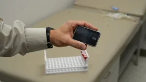 Someone holding an insulin pump