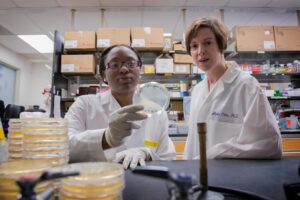 Alison Criss (right) and student Princess Bush(Right) in lab