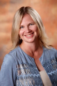 Julie Exline headshot