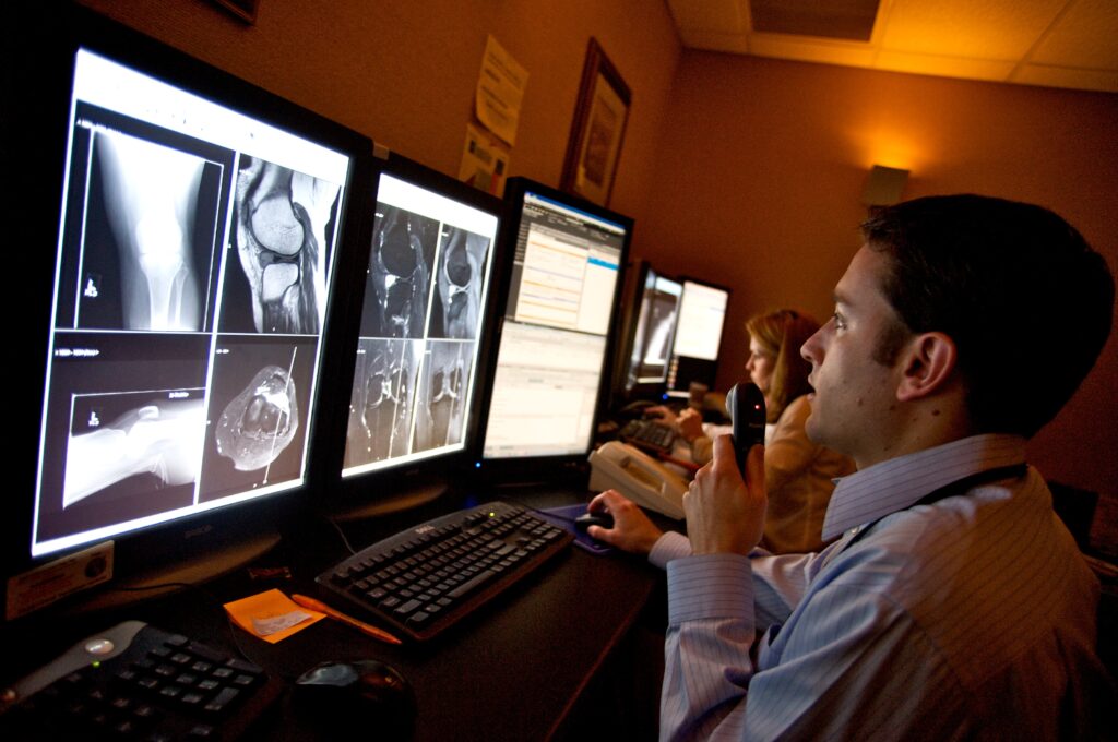 UVA radiology residents in the MSK reading room
