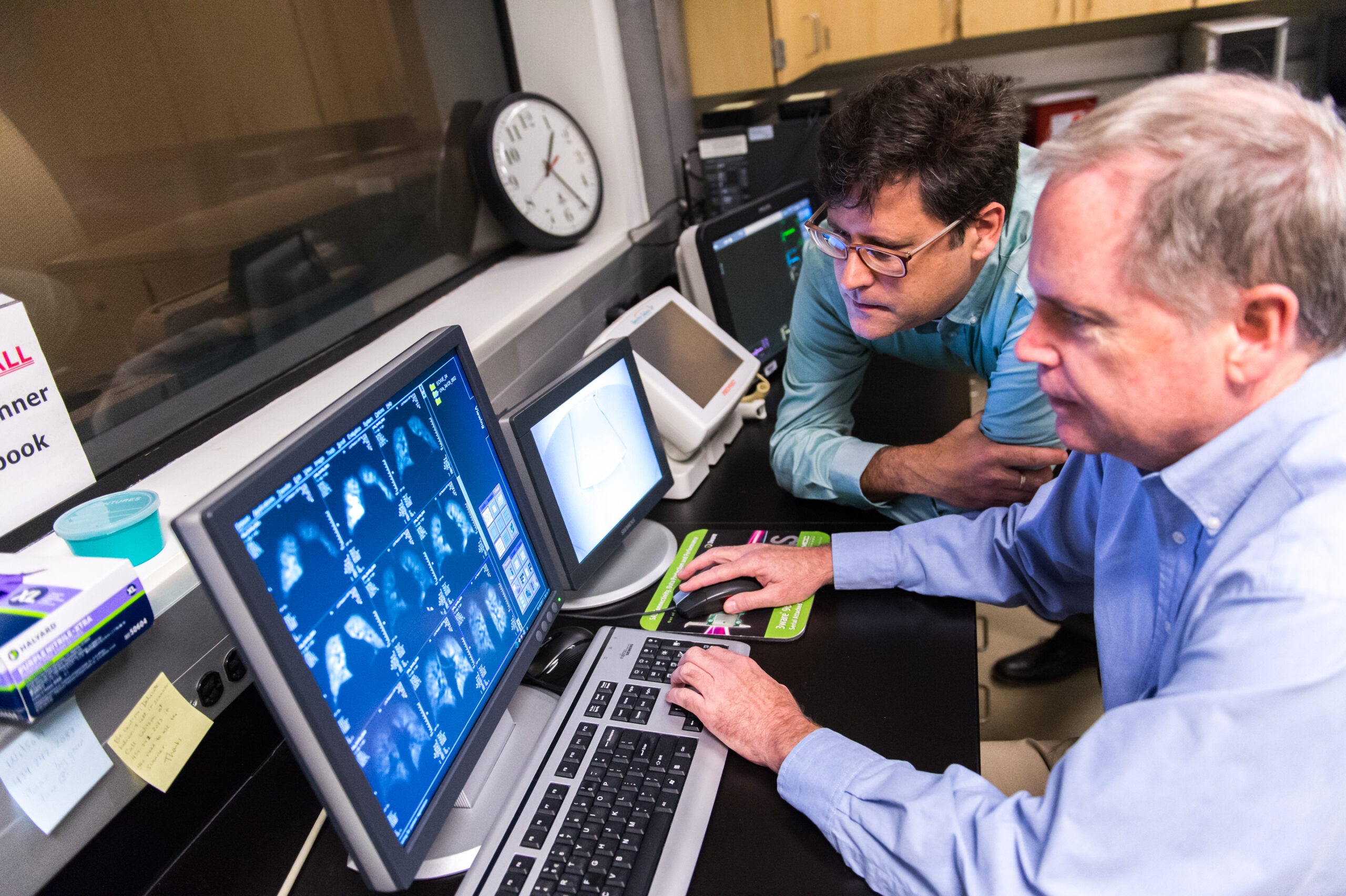uva radiologists collaborate to analyze patient scans