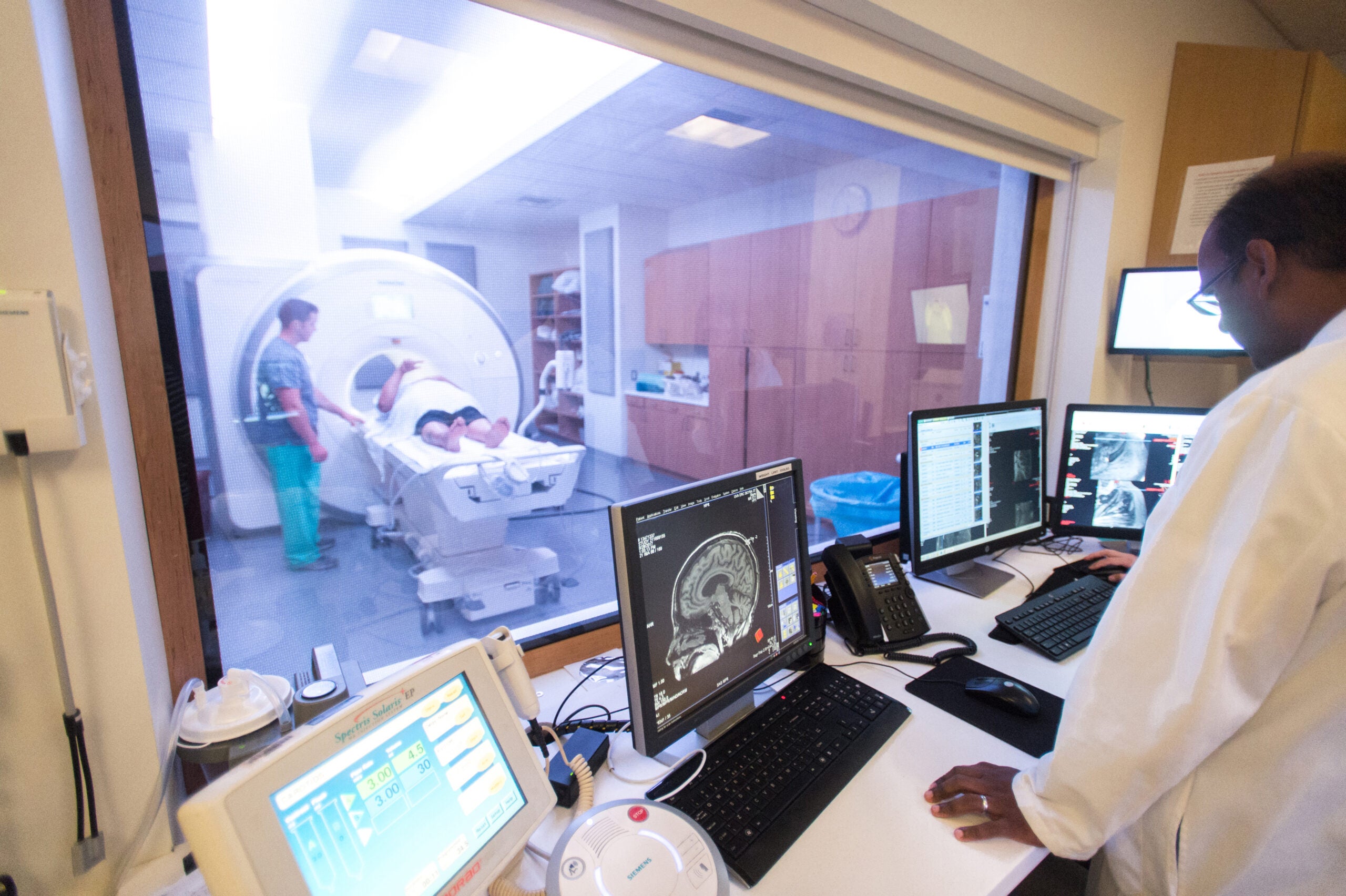 uva radiologist prepares to begin scan process